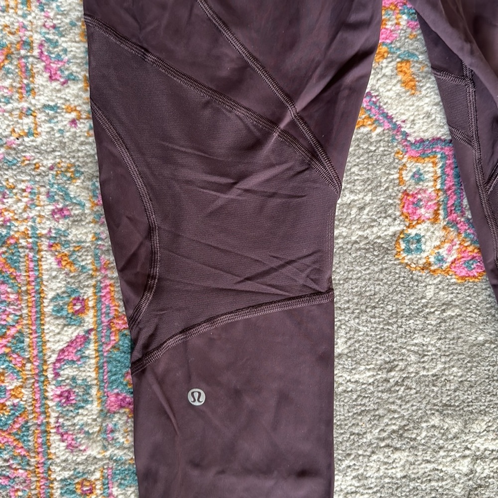 Lululemon Mesh Crop - Picture 6 of 8
